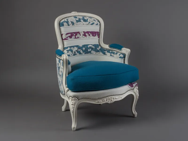 Fauteuil-Feutre-Bleu-Blanc-Rose